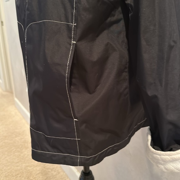 Reversible weatherproof jacket - Picture 9 of 10